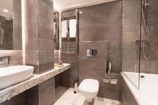 Отель Clarendon Suites Дублин Номер с кроватью размера «king-size»-8